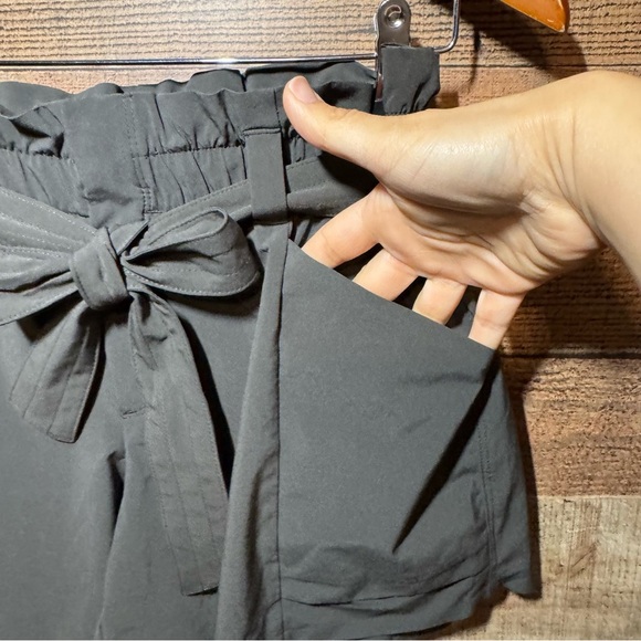 Athleta Paperbag Skyline Skort Skirt size 4 Olive Green Tie Waist Tennis Golf - Picture 5 of 9